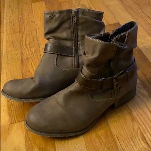 Brown buckle boots 👢